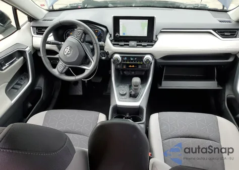 2024 Toyota Rav4 Xle z USA, uszkodzony, nr VIN JTMRWRFV3RD262422